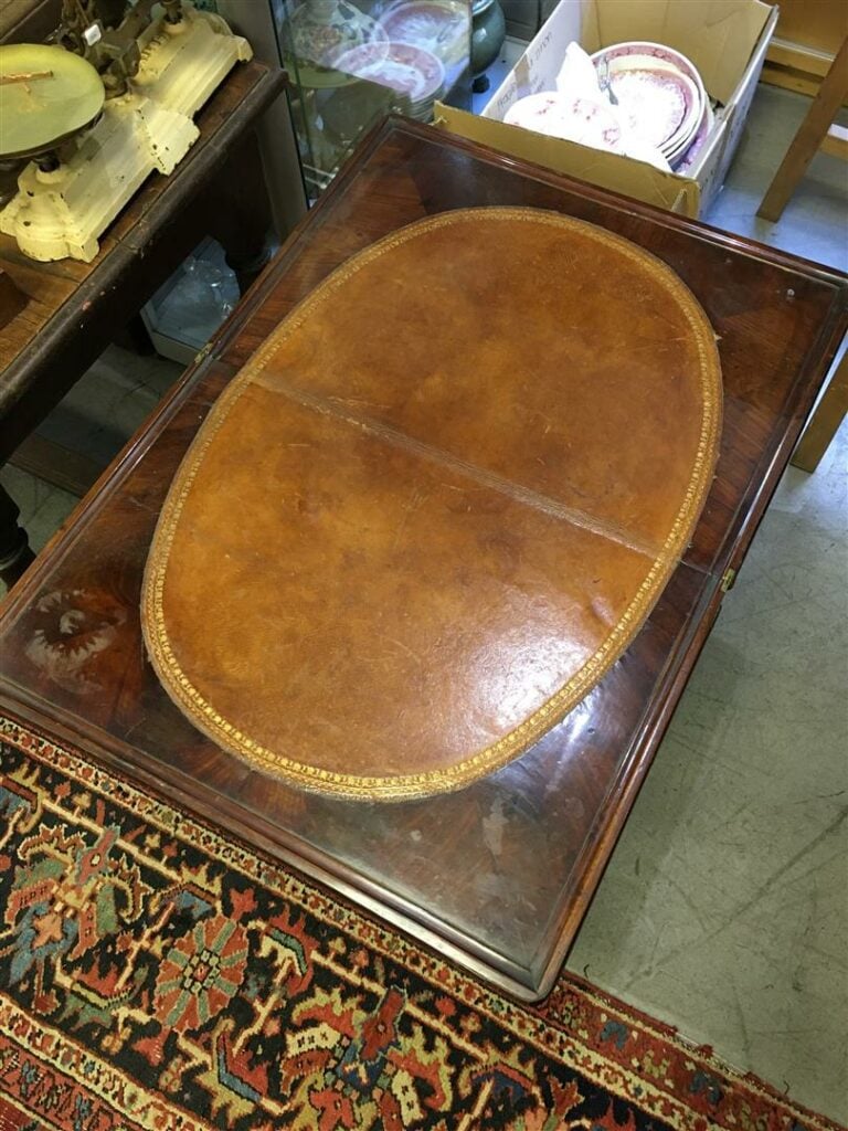 Table à jeux à plateau dépliant, quatre pieds en X réunis par une entretoise, g…
