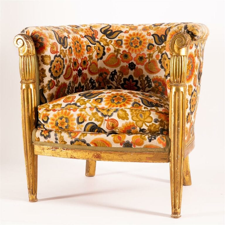 Paul FOLLOT (1877-1941), dans le goût de. - Fauteuil en bois doré, le dossier e…