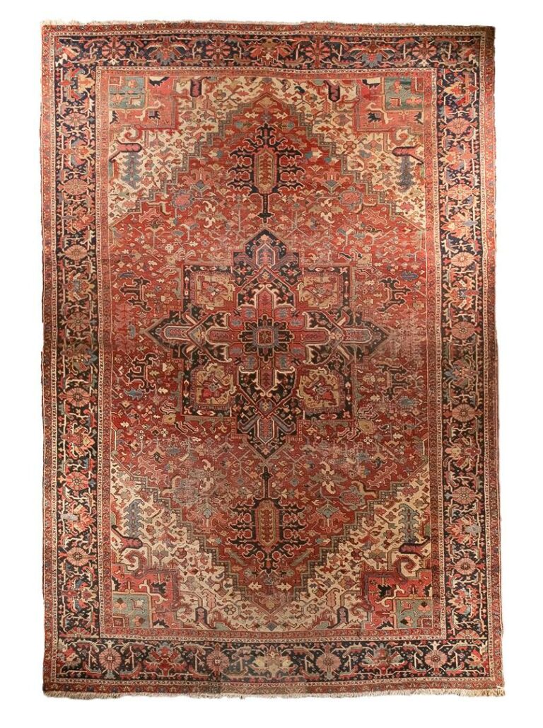 Important tapis persan à fond rouge, bordure bleue (légères usures). - Environ…