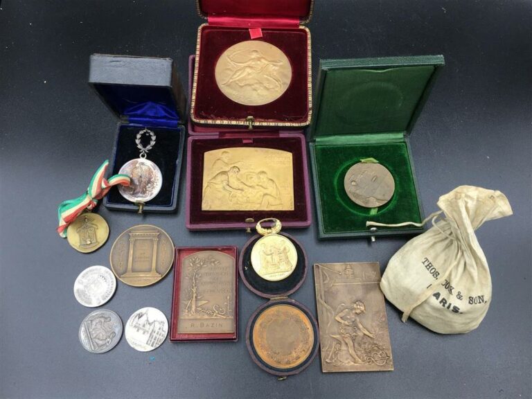 Lot de médailles commémoratives diverses, dont championnat de tir, Exposition U…