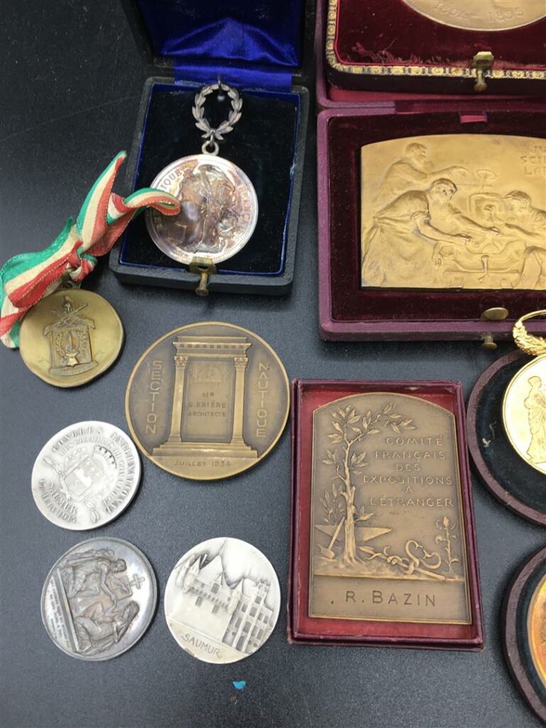 Lot de médailles commémoratives diverses, dont championnat de tir, Exposition U…
