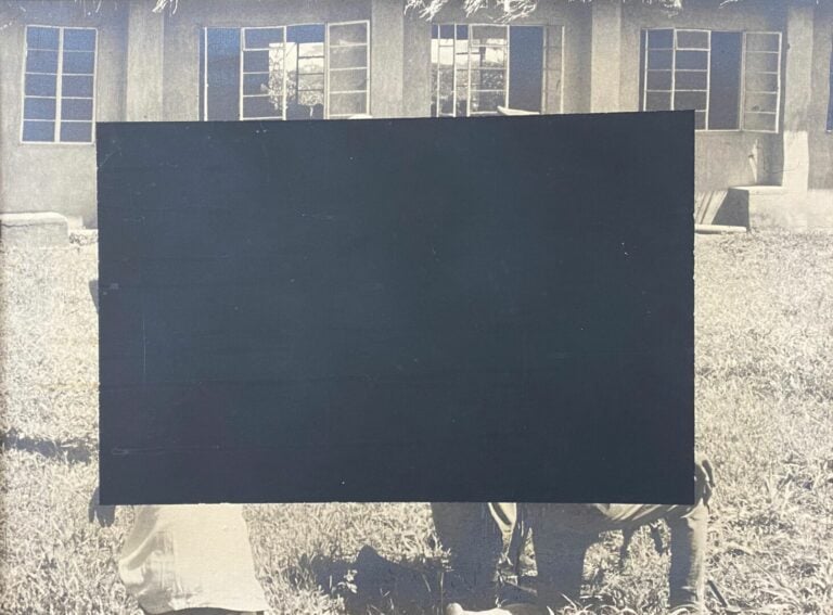 Sacha SOSNO (né en 1937) - Personnage dans un jardin et rectangle noir - Techni…