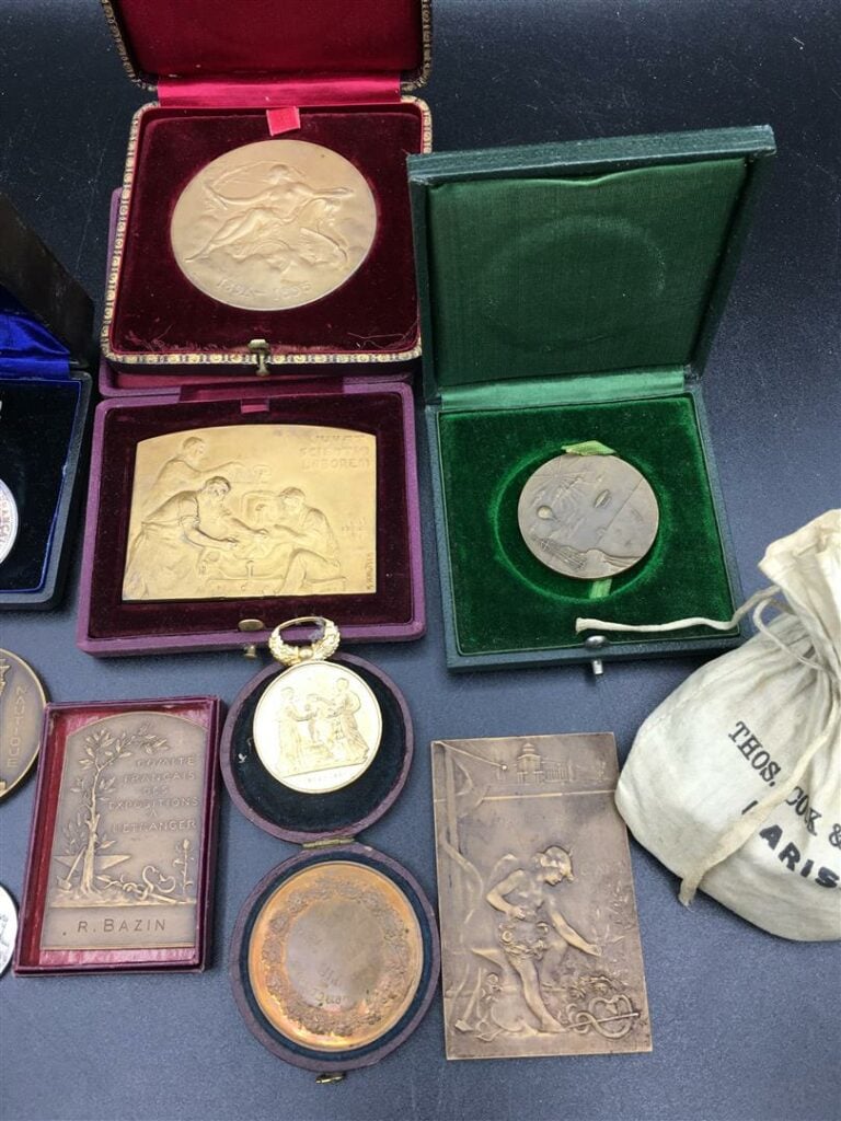 Lot de médailles commémoratives diverses, dont championnat de tir, Exposition U…