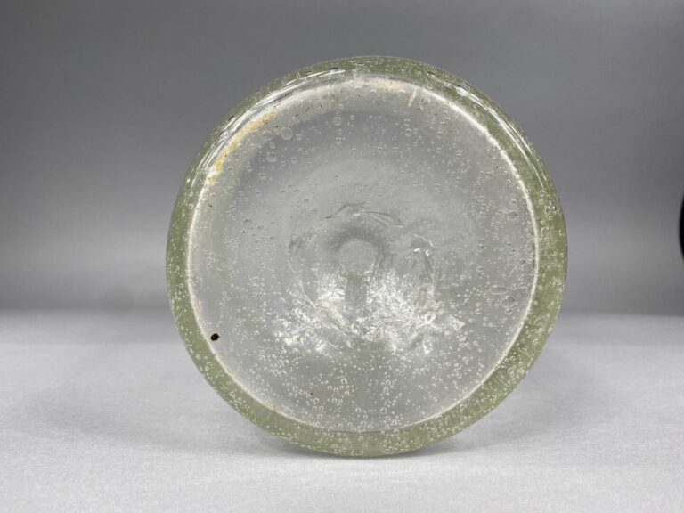 BIOT - Grand vase en verre bullé transparent - H : 35 cm - (défaut au creux au…