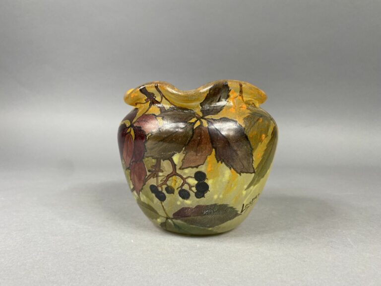 LEGRAS - Vase boule à col polylobé en verre peint à décor feuillagé - Signé - H…