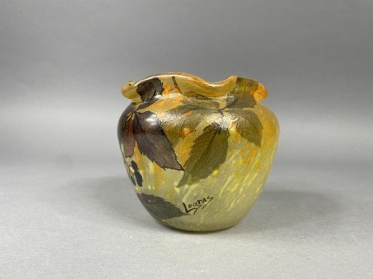 LEGRAS - Vase boule à col polylobé en verre peint à décor feuillagé - Signé - H…