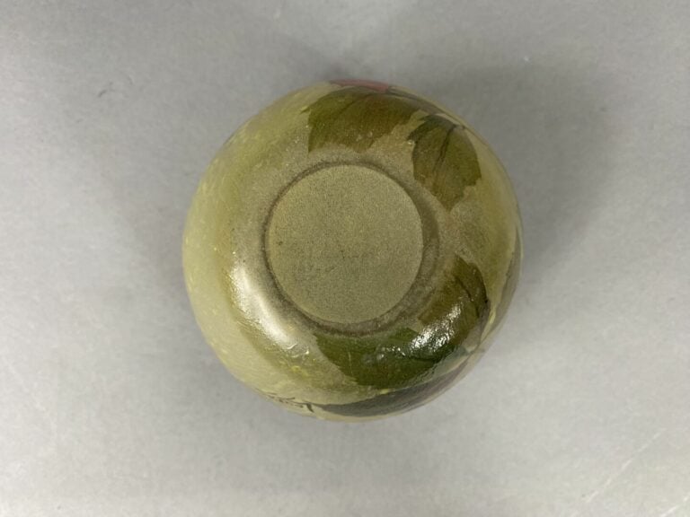 LEGRAS - Vase boule à col polylobé en verre peint à décor feuillagé - Signé - H…