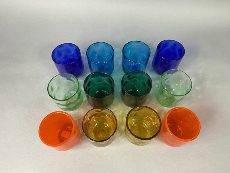 MURANO, VENINI - Ensemble de douze verres à eau en verre coloré, jaune, orange,…