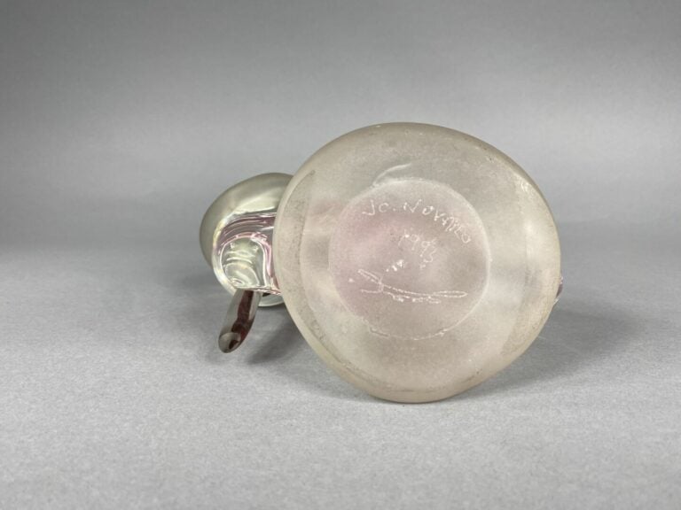 Jean-Claude NOVARO (1943-2015) - Flacon en verre coloré rose - Signé et daté 19…