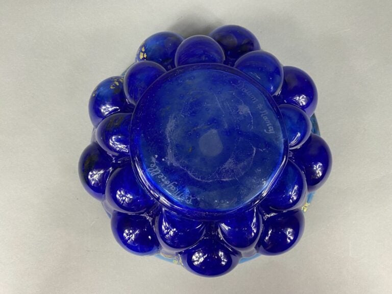 DAUM et MAJORELLE - Coupe en verre soufflé marmoréen bleu à inclusions métalliq…