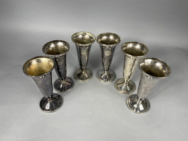 WISKEMANN - Ensemble de six vases de table en métal argenté de forme tulipe gra…