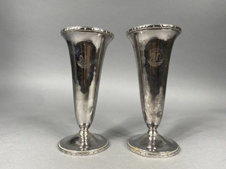 WISKEMANN - Ensemble de six vases de table en métal argenté de forme tulipe gra…