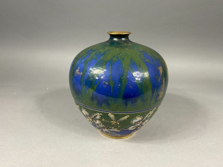 TURN TEPLIZ (Austria) - Vase ovoïde à col étroit en céramique à décor de motifs…