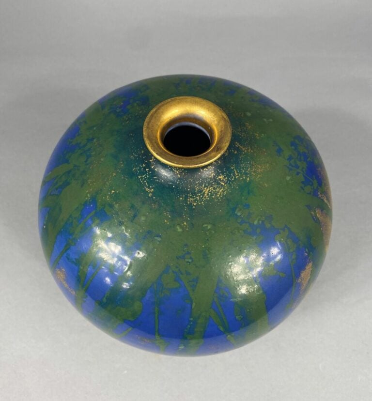 TURN TEPLIZ (Austria) - Vase ovoïde à col étroit en céramique à décor de motifs…