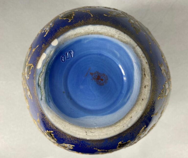 TURN TEPLIZ (Austria) - Vase ovoïde à col étroit en céramique à décor de motifs…
