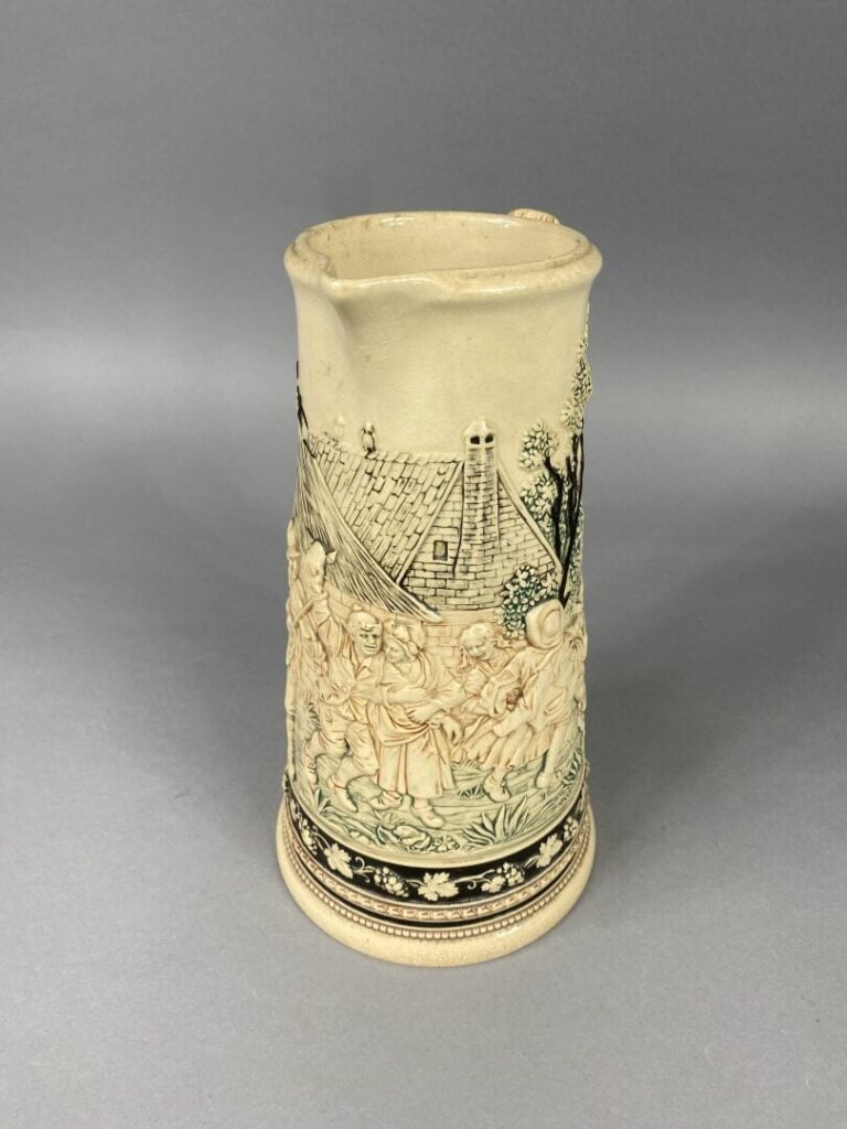 Ensemble de cinq grès émaillés comprenant un vase signé ACCOLAY, un pichet, une…