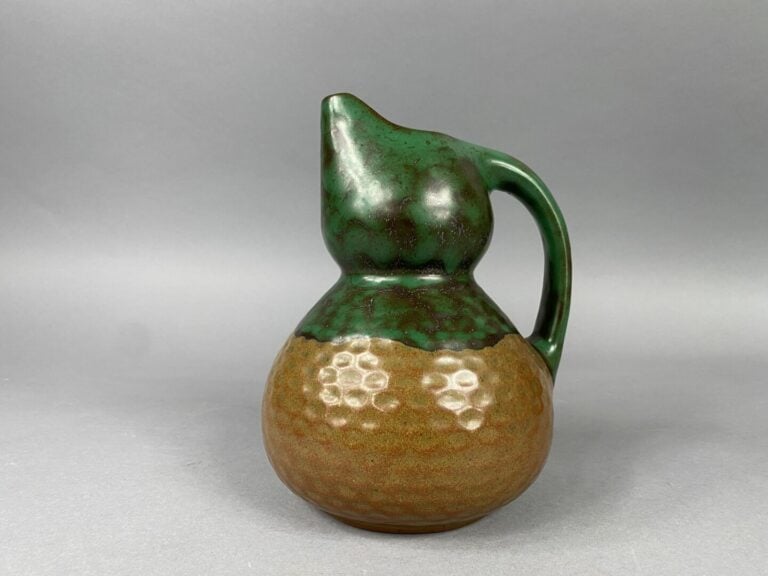 Ensemble de cinq grès émaillés comprenant un vase signé ACCOLAY, un pichet, une…