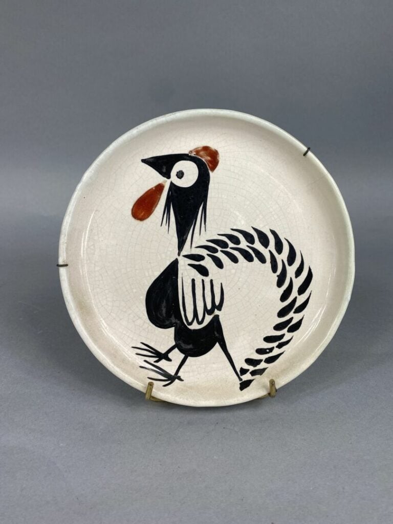 Roger CAPRON (1922-2006) et VALLAURIS - Assiette en faïence à décor émailé de c…