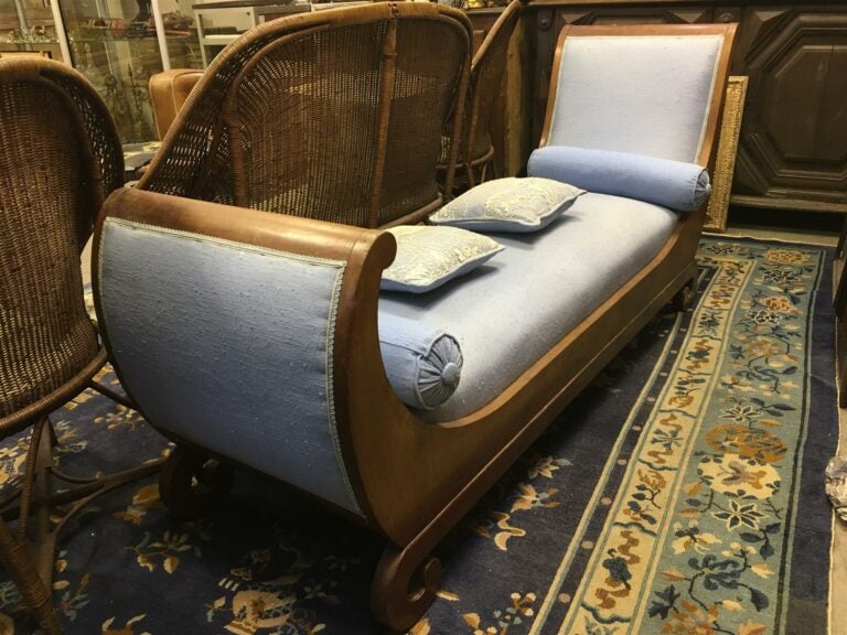 Méridienne en bois naturel, garniture de coton bleu, style Restauration. - Long…