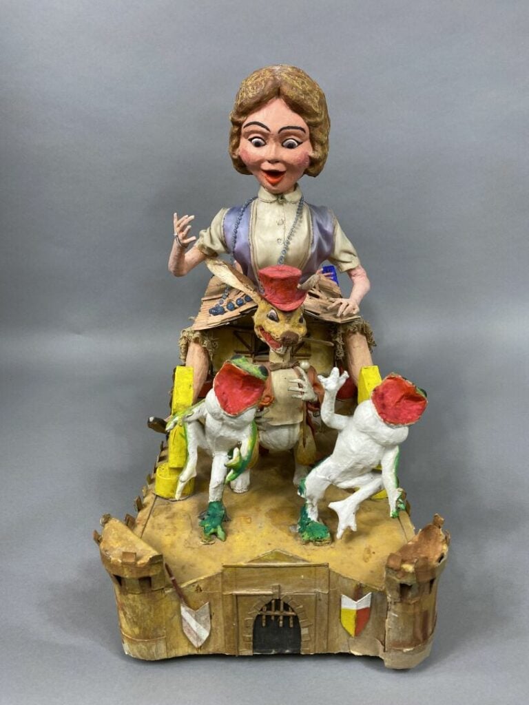 Jean-Pierre TERNENGO - Maquette de char de Carnaval en papier mâché peint polyc…