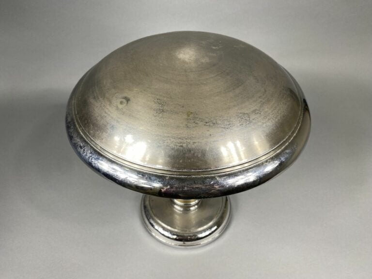 George HALAIS (XIX-XXe), édité par ELOCTRA. - Lampe-champignon en tôle argentée…