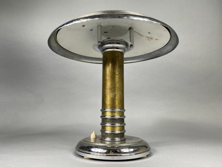 George HALAIS (XIX-XXe), édité par ELOCTRA. - Lampe-champignon en tôle argentée…