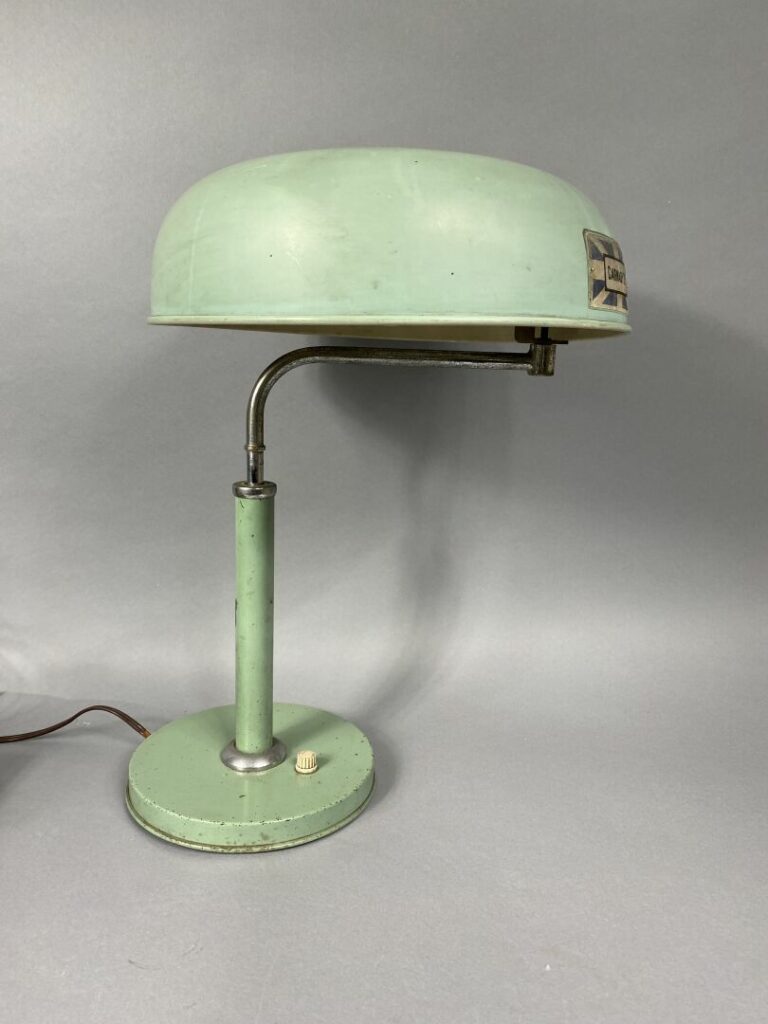 Alfred MÜLLER (XX ème) - Lampe de table articulée à base circulaire en métal la…