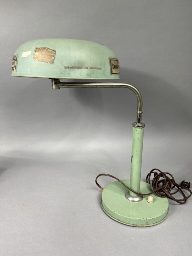 Alfred MÜLLER (XX ème) - Lampe de table articulée à base circulaire en métal la…
