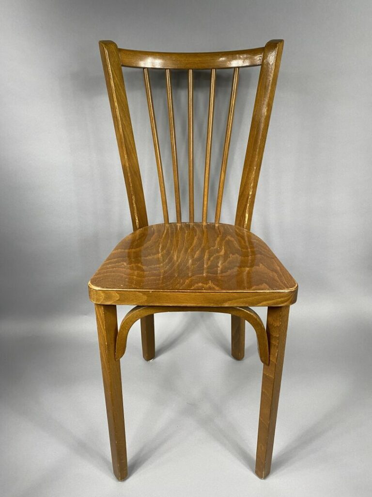 BAUMANN - Suite de quatre chaises en bois type bistro à dossier barrettes - H :…