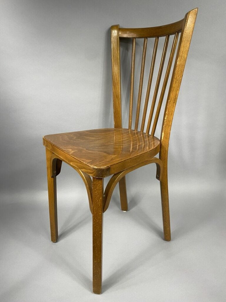 BAUMANN - Suite de quatre chaises en bois type bistro à dossier barrettes - H :…