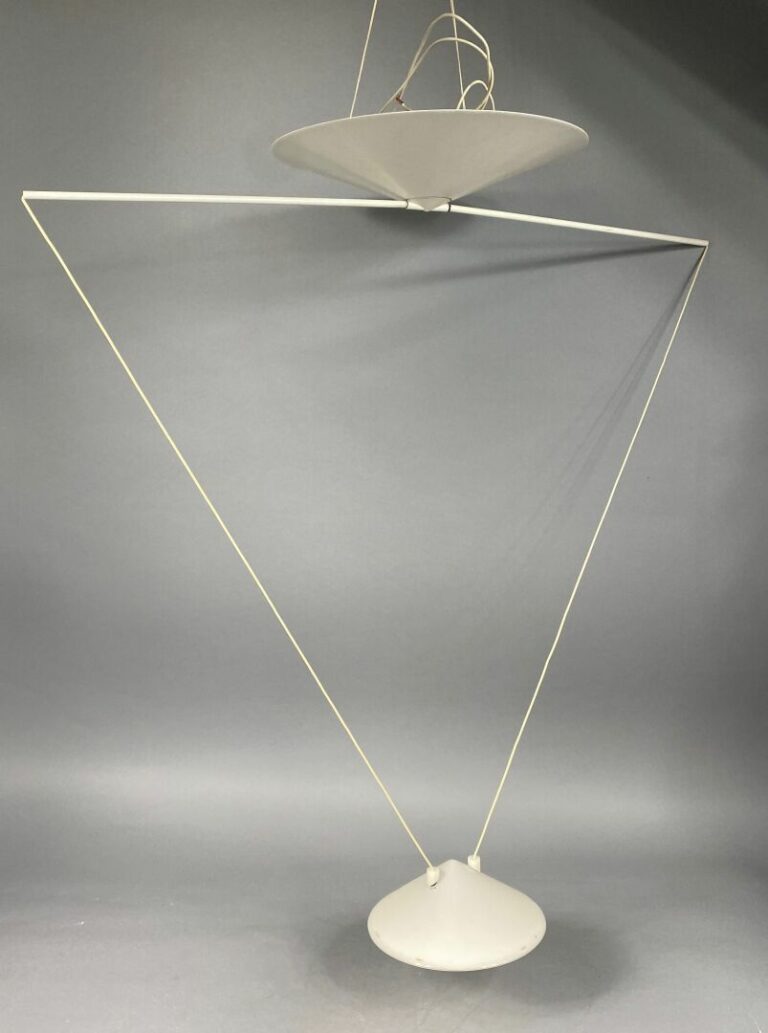Suspension en métal laqué blanc retenant un réflecteur de forme cônique en verr…