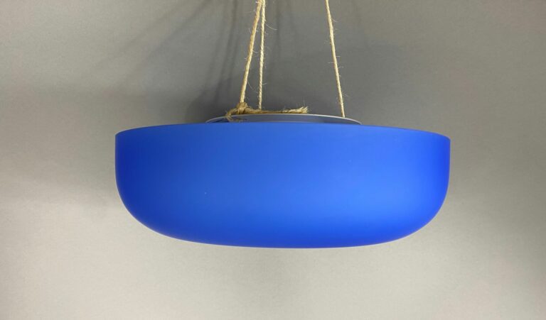 FONTANA ARTE, MURANO - Plafonnier modèle "Tropico" en verre sablé teinté bleu -…