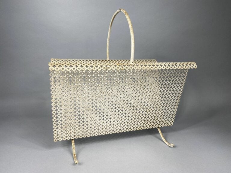 Mathieu MATEGOT (1910-2001), d'après - Porte-revue en fer forgé peint en blanc…