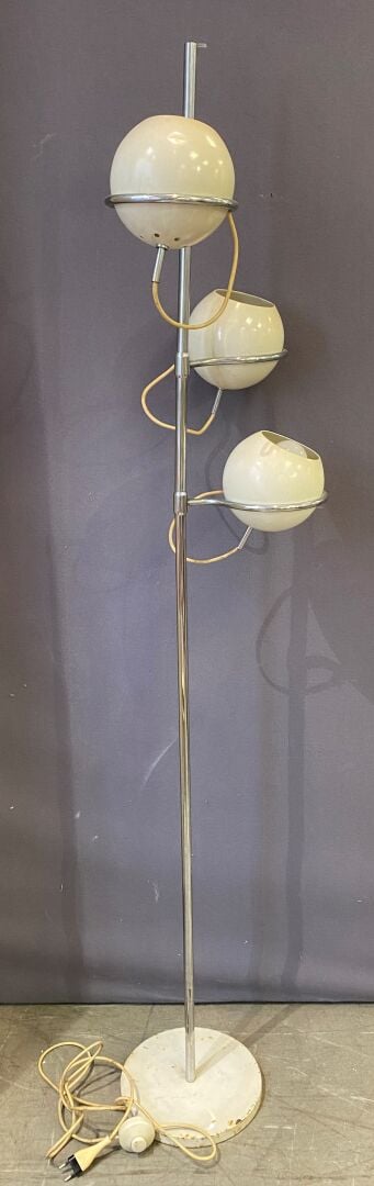Etienne FERMIGIER (1932-1973) pour MONIX - Lampadaire à trois lumières sphériqu…