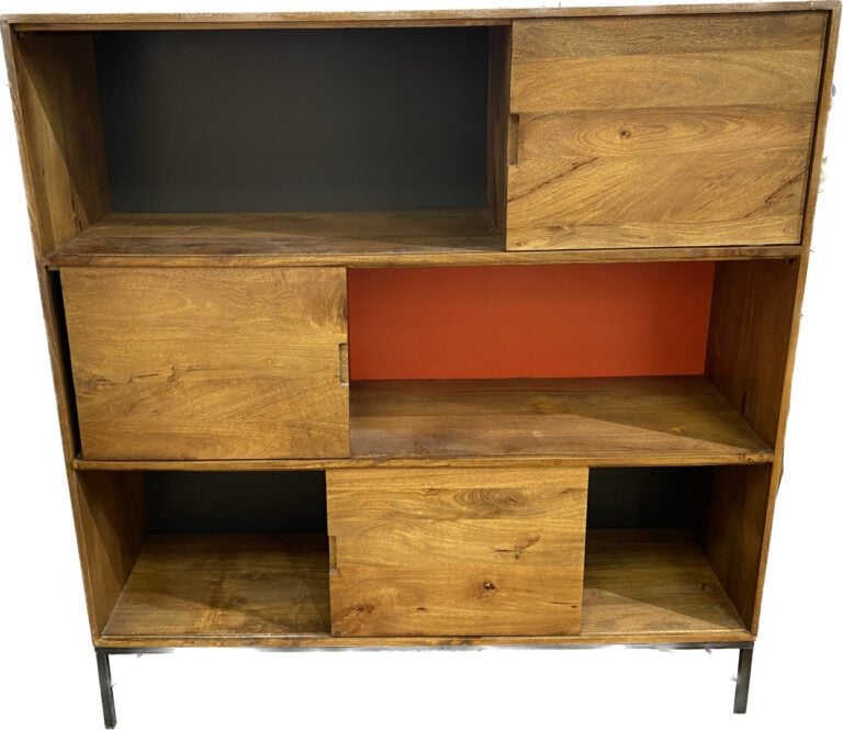 Meuble formant bibliothèque en bois de manguier ouvrant par des vantaux couliss…
