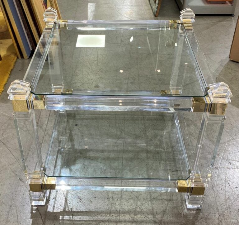 Travail du XXe siècle - Table basse de forme carrée en verre et plexiglas à deu…