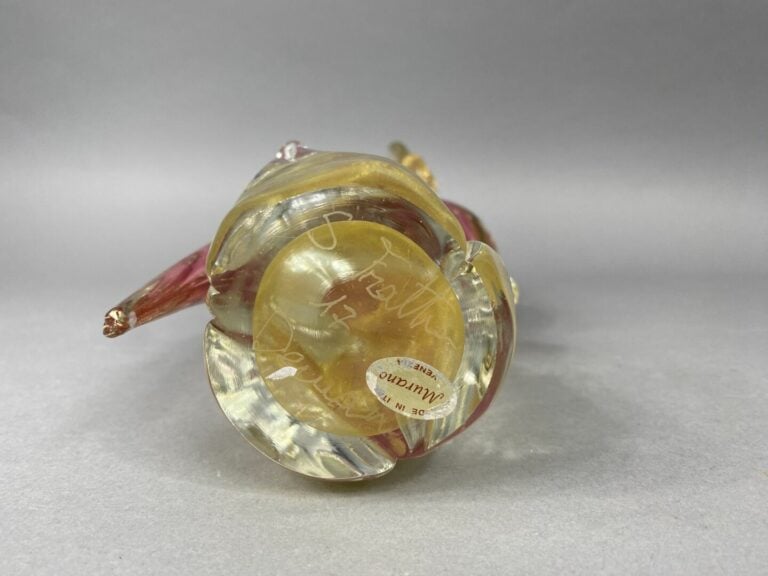 MURANO, moderne - Sujet en verre soufflé figurant un perroquet branché à décor…