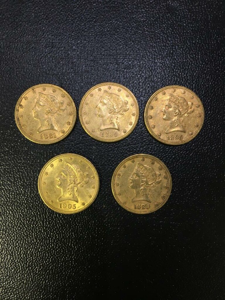 Lot de 5 pièces de 10 dollars or - (Années 1880; 1895 (x2); 1905 et 1881)