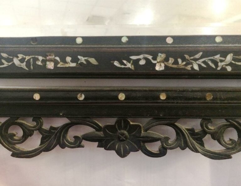 Psyché de table en bois burgauté, le miroir basculant (petit manque en bas à dr…