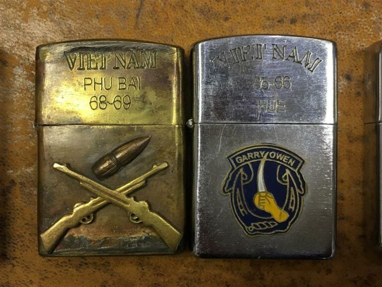 Lot de quatorze briquets, dont cinq ZIPPO (deux commémoratifs du Vietnam, un co…