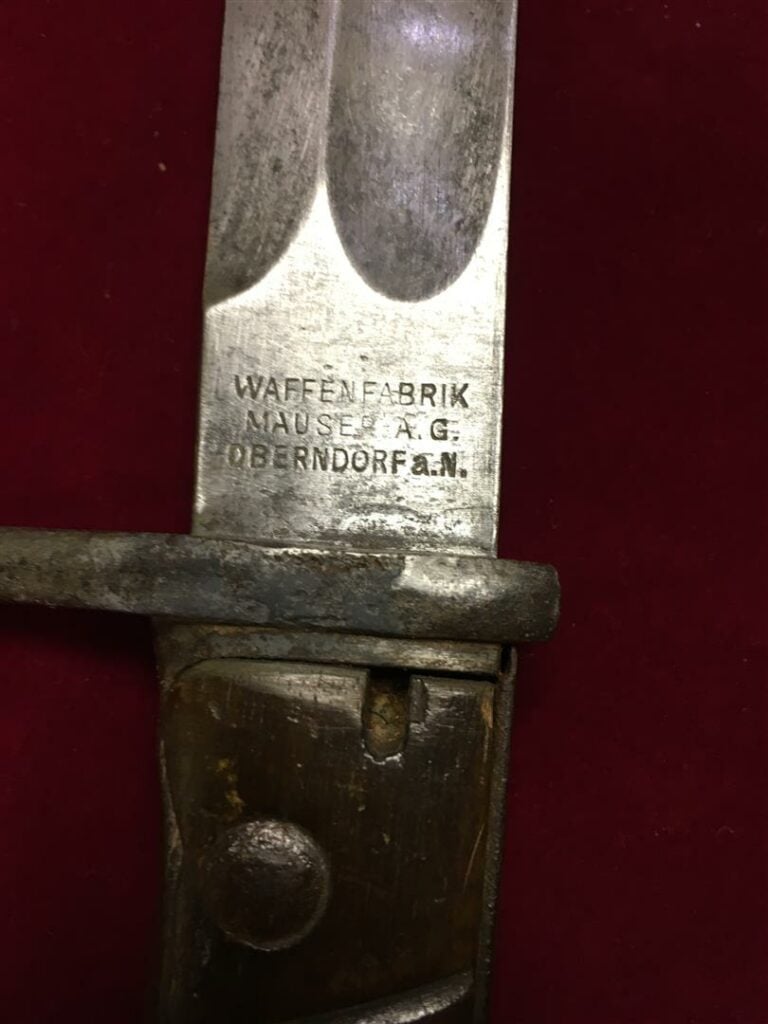Baïonnette allemande modèle 98-05, lame à gouttière marquée "WAFFENFABRIK MAUSE…