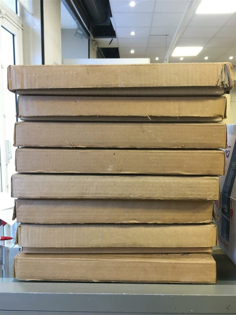 REGROUPE AVEC LE LOT 323- VENTE DU 12/12/19 - Huit cartons de feuillets CEF (en…