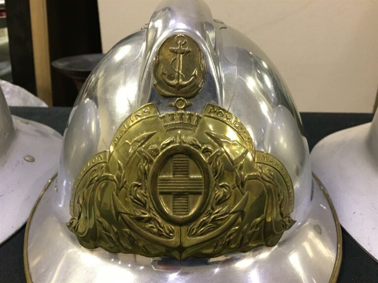 Ensemble de trois casques de sapeurs-pompiers, Nice, Marseille et Paris, avec l…