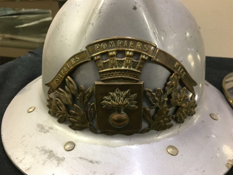 Ensemble de trois casques de sapeurs-pompiers, Nice, Marseille et Paris, avec l…