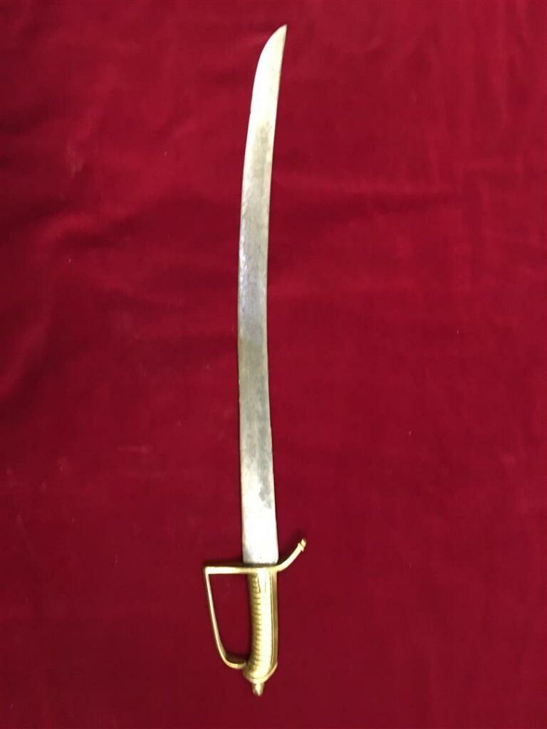 Sabre d'infanterie dit "briquet", modèle de 1767, poignée en laiton, marqué sur…