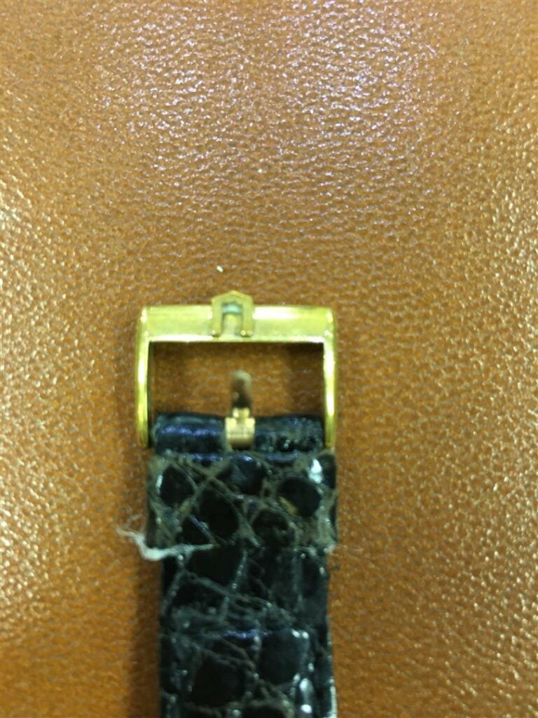 UNIVERSAL GENEVE. - Montre-bracelet d'homme, boitier en or 750 millièmes, cadra…