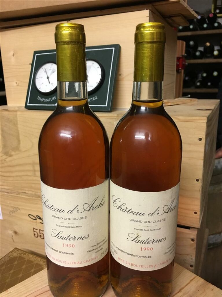 2 bouteilles, CHATEAU D'ARCHE, Grand Cru Classé de Sauternes, 1990.