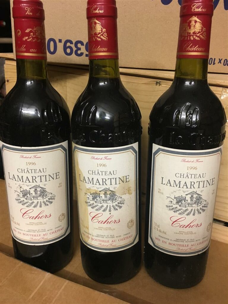 3 bouteilles, CHATEAU LAMARTINE, Cahors, 1996 (une étiquette légèrement tâchée)…