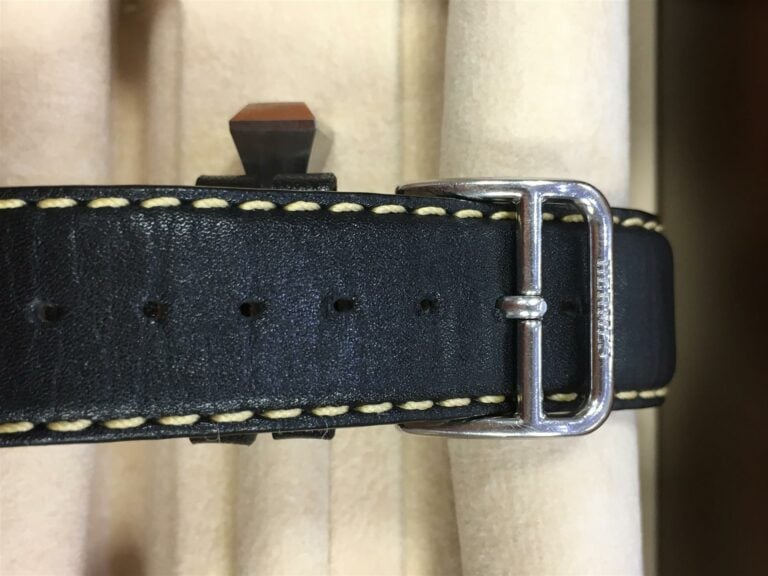 HERMES. - Montre-bracelet d'homme formant chronographe, boitier en acier signé…