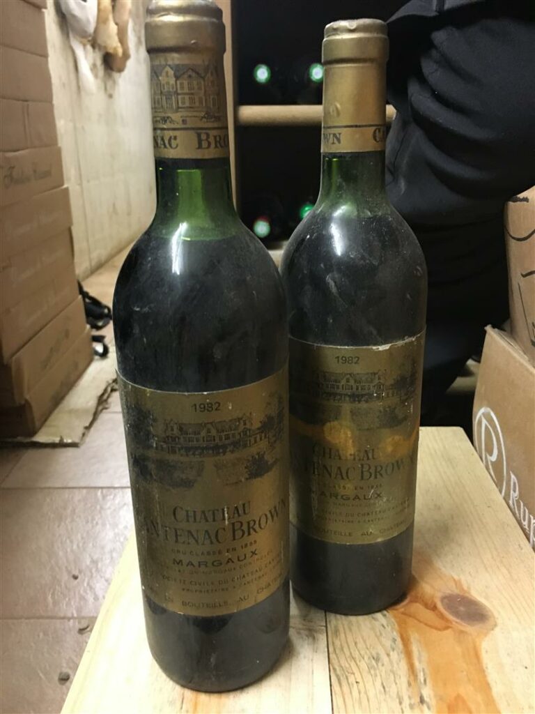 2 bouteilles, CHATEAU CANTENAC-BROWN, 3e Grand Cru Classé, Margaux, 1982 (légèr…